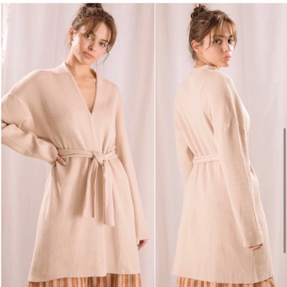 LAST ONE: Gorgeous high quality women’s vanilla light ribbed comfy cardigan - Picture 3 of 3